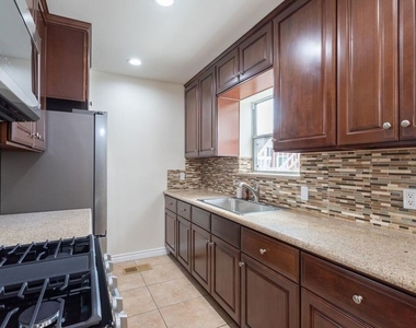 200 W Palmer Avenue - Photo Thumbnail 5
