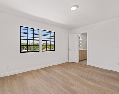 2541 Stoner Avenue - Photo Thumbnail 10