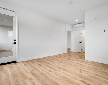 5657 Virginia Avenue - Photo Thumbnail 23
