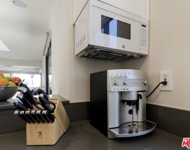 833 Ocean Avenue - Photo Thumbnail 11