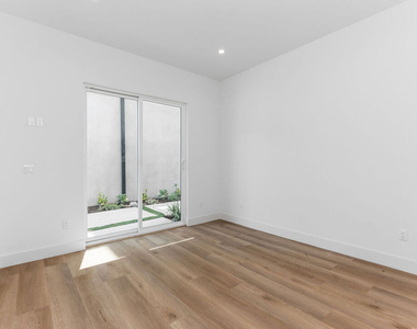 1834 N Echo Park Avenue - Photo Thumbnail 6