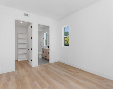 1834 N Echo Park Avenue - Photo Thumbnail 12