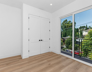 1834 N Echo Park Avenue - Photo Thumbnail 17