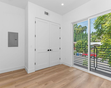 1834 N Echo Park Avenue - Photo Thumbnail 8