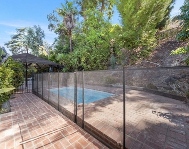 5824 Laramie Avenue - Photo Thumbnail 33