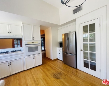 5824 Laramie Avenue - Photo Thumbnail 8