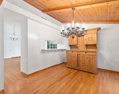 5824 Laramie Avenue - Photo Thumbnail 10