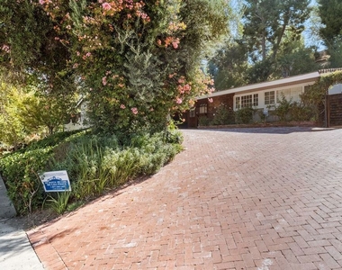 5824 Laramie Avenue - Photo Thumbnail 36