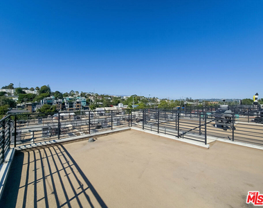 2926 Rowena Avenue - Photo Thumbnail 17