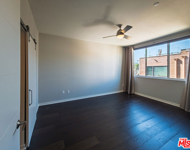 2926 Rowena Avenue - Photo Thumbnail 24