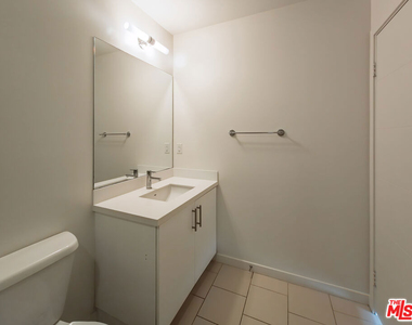2926 Rowena Avenue - Photo Thumbnail 7