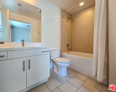 2926 Rowena Avenue - Photo Thumbnail 23