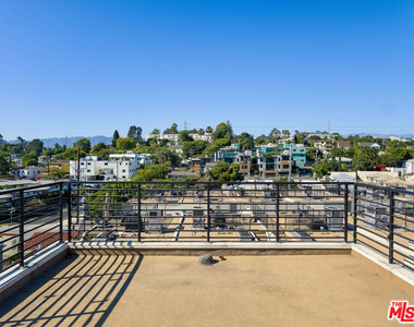 2926 Rowena Avenue - Photo Thumbnail 16