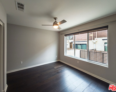 2926 Rowena Avenue - Photo Thumbnail 3
