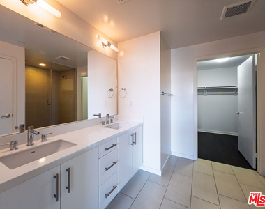 2926 Rowena Avenue - Photo Thumbnail 27