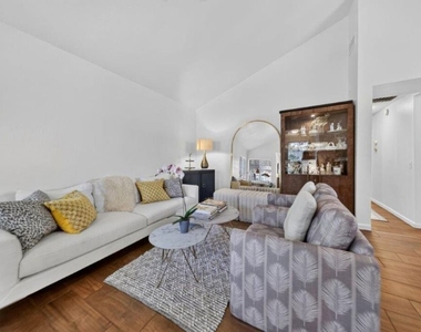 6838 Haywood Street - Photo Thumbnail 13