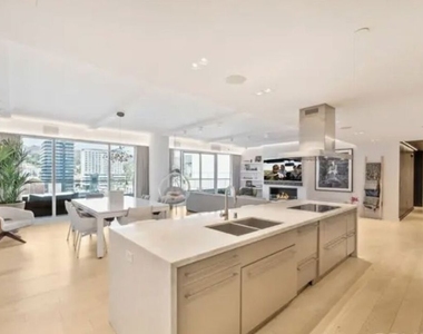 6250 Hollywood Boulevard - Photo Thumbnail 6