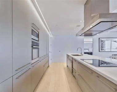 6250 Hollywood Boulevard - Photo Thumbnail 8