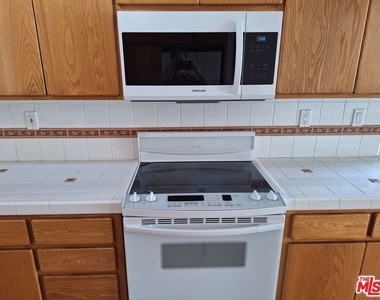 7539 Denrock Avenue - Photo Thumbnail 8