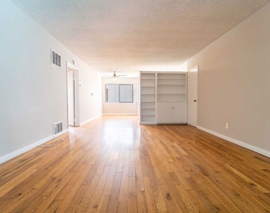 941 N San Vicente Boulevard - Photo Thumbnail 5