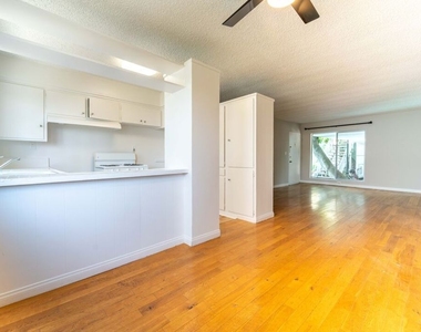 941 N San Vicente Boulevard - Photo Thumbnail 1