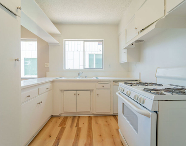 941 N San Vicente Boulevard - Photo Thumbnail 9