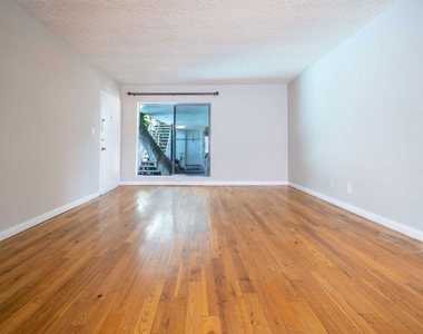 941 N San Vicente Boulevard - Photo Thumbnail 3
