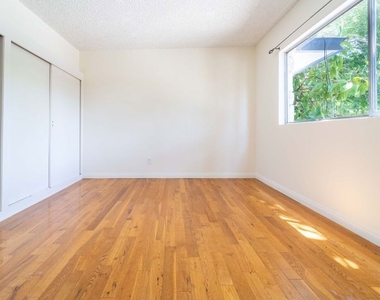 941 N San Vicente Boulevard - Photo Thumbnail 14