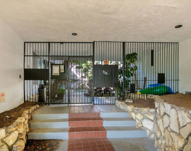 941 N San Vicente Boulevard - Photo Thumbnail 24