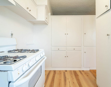 941 N San Vicente Boulevard - Photo Thumbnail 10