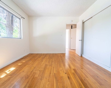 941 N San Vicente Boulevard - Photo Thumbnail 15