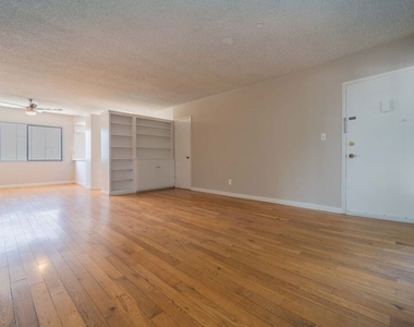 941 N San Vicente Boulevard - Photo Thumbnail 4