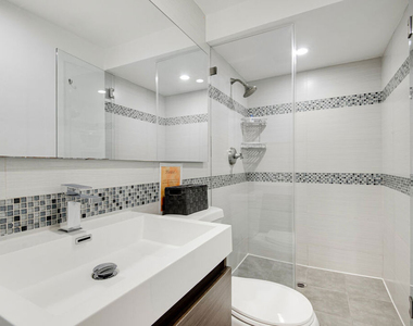 508 N Kings Road - Photo Thumbnail 4
