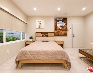 508 N Kings Road - Photo Thumbnail 5