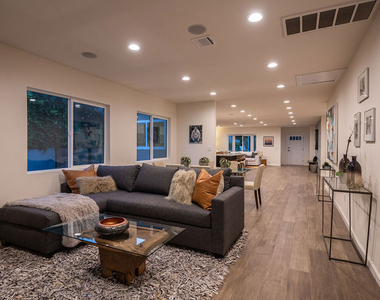 4370 Beck Avenue - Photo Thumbnail 12