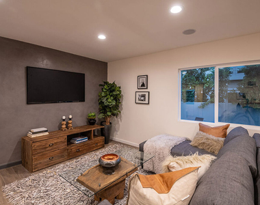 4370 Beck Avenue - Photo Thumbnail 11