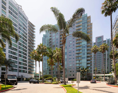 13700 Marina Pointe Drive - Photo Thumbnail 54
