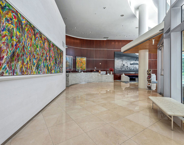 13700 Marina Pointe Drive - Photo Thumbnail 17