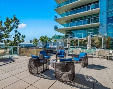 13700 Marina Pointe Drive - Photo Thumbnail 40