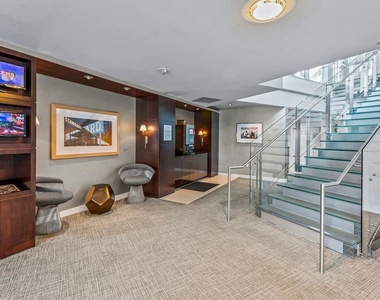 13700 Marina Pointe Drive - Photo Thumbnail 23