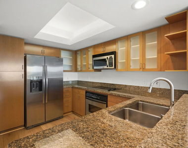 13700 Marina Pointe Drive - Photo Thumbnail 6