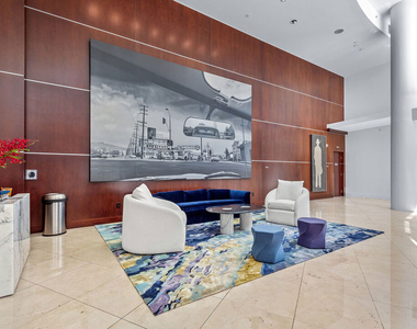 13700 Marina Pointe Drive - Photo Thumbnail 18