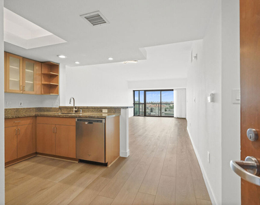 13700 Marina Pointe Drive - Photo Thumbnail 1