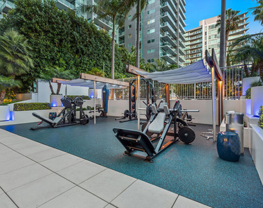 13700 Marina Pointe Drive - Photo Thumbnail 34