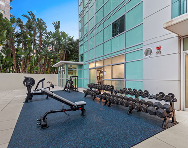 13700 Marina Pointe Drive - Photo Thumbnail 31
