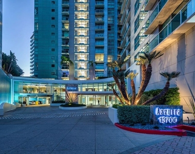 13700 Marina Pointe Drive - Photo Thumbnail 15