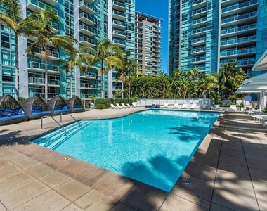 13700 Marina Pointe Drive - Photo Thumbnail 42