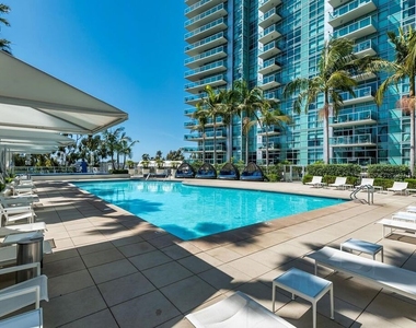 13700 Marina Pointe Drive - Photo Thumbnail 46