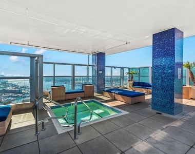 13700 Marina Pointe Drive - Photo Thumbnail 49