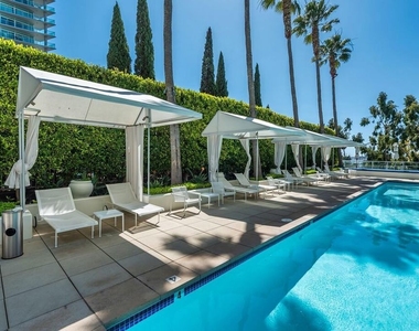 13700 Marina Pointe Drive - Photo Thumbnail 44